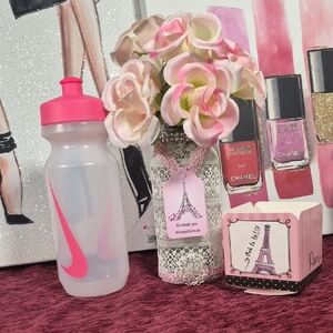 NIKE  translucent sports bottle with bright pink cap and swoosh NWT 2164